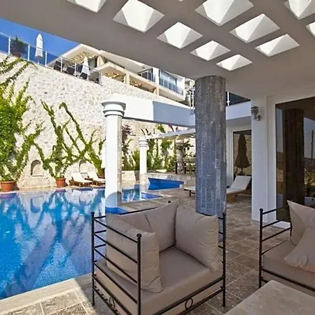 Sleeps 8 Pool Air Con Wifi