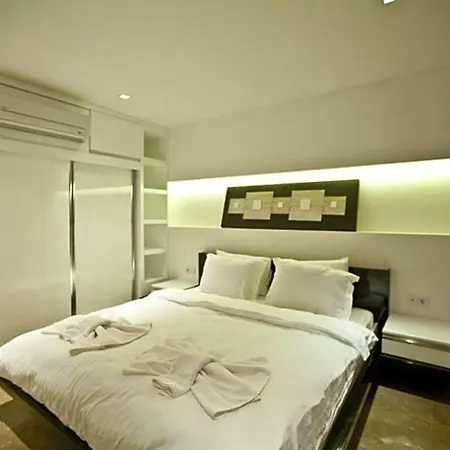 Sleeps 8 Pool Air Con Wifi Villa
