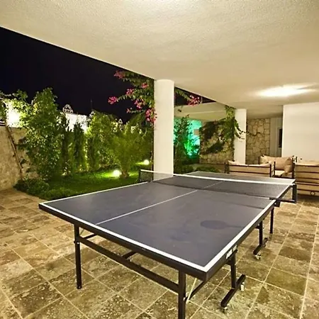 Sleeps 8 Pool Air Con Wifi Villa