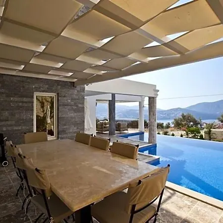 Sleeps 8 Pool Air Con Wifi